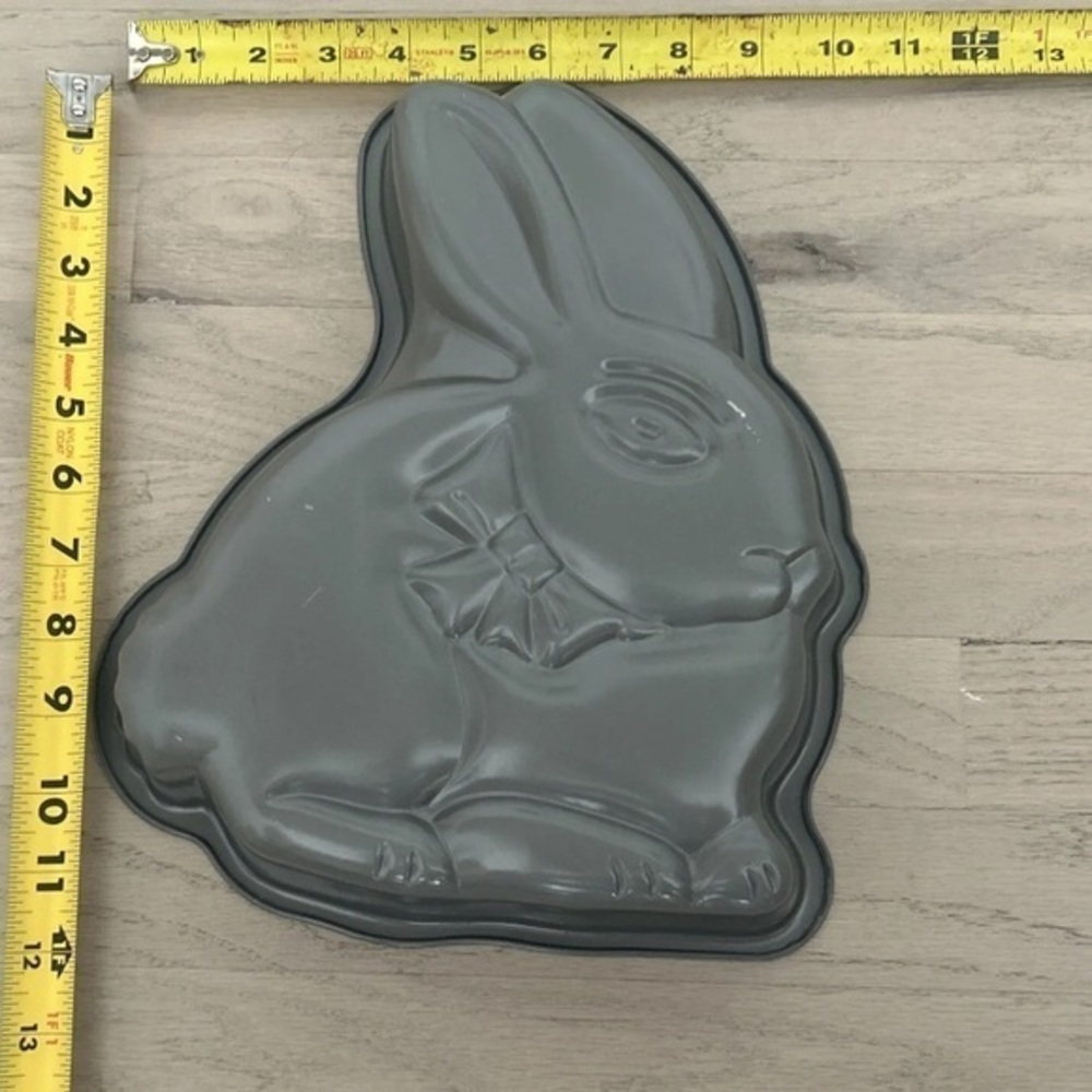 11” Tall Bunny Rabbit / Easter Cake Mold